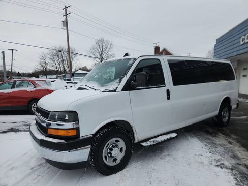 Used 2017 Chevrolet Express 3500 LT w/ LT Preferred Equipment Group image 3
