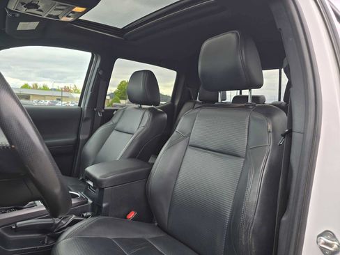 Used 2019 Toyota Tacoma TRD Off-Road AWD/4WD image 21