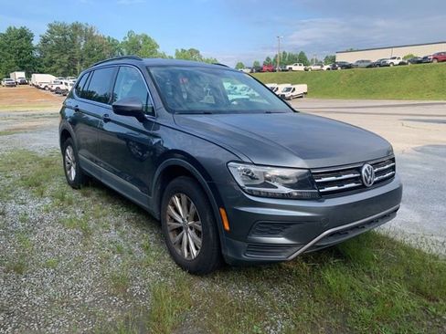 Used 2018 Volkswagen Tiguan SE FWD image 2