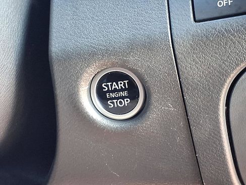 Used 2025 Nissan Frontier PRO-4X image 11