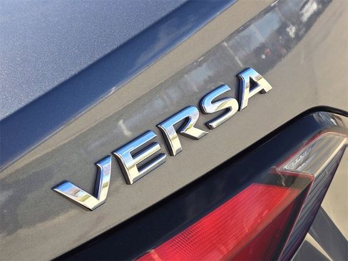 Used 2021 Nissan Versa SV image 12