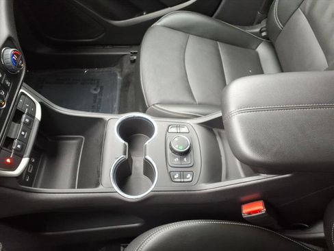 Used 2024 GMC Terrain SLT image 14