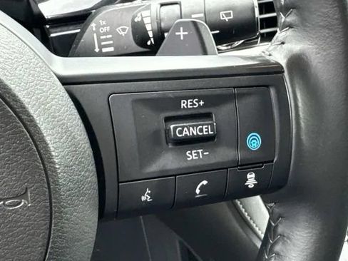Used 2025 Nissan Pathfinder SV FWD image 38