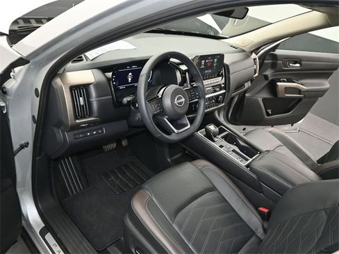 Used 2024 Nissan Pathfinder Platinum w/ Cargo Package image 6