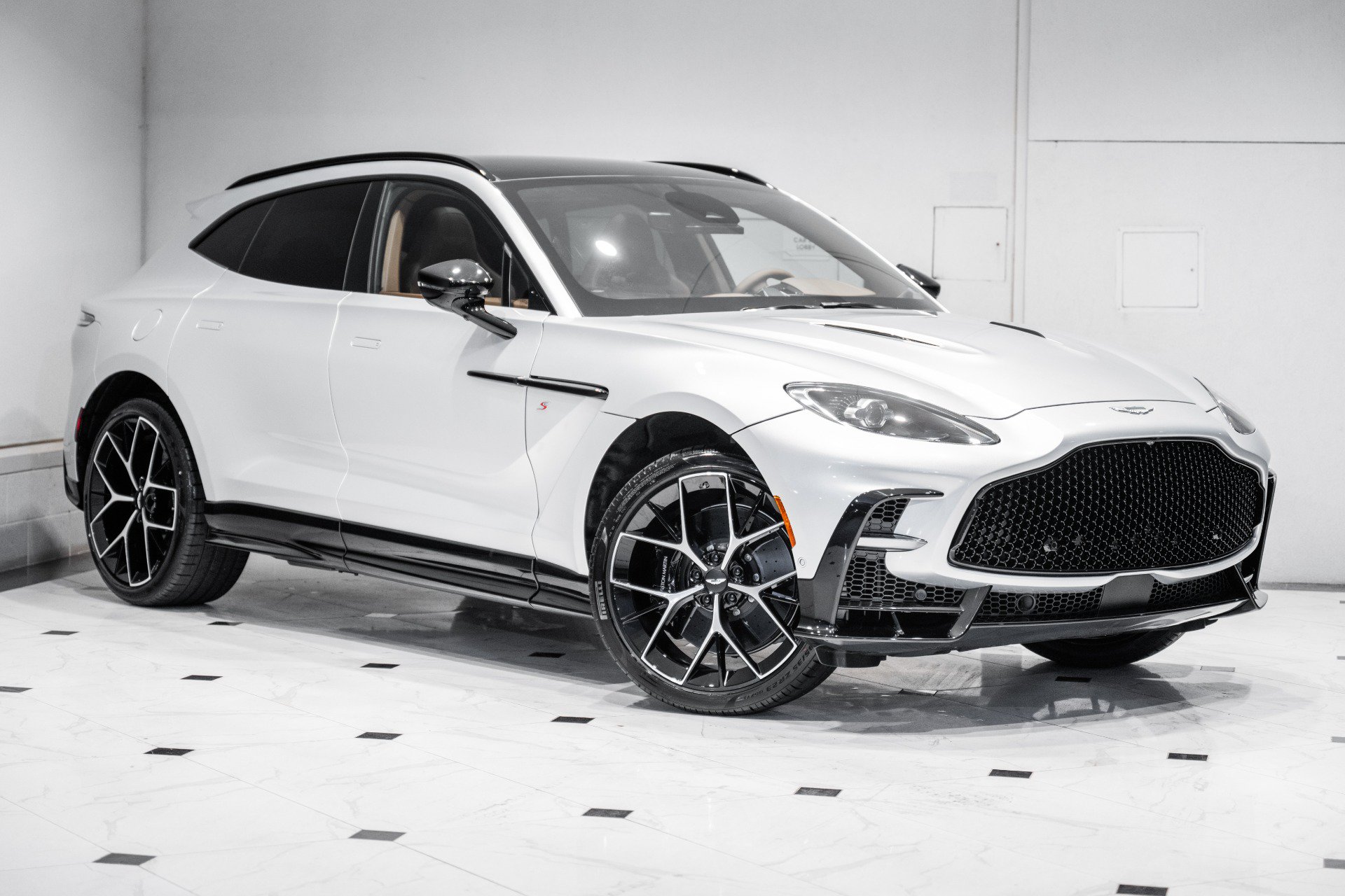 Used 2026 Aston Martin DBX S AWD/4WD image 1