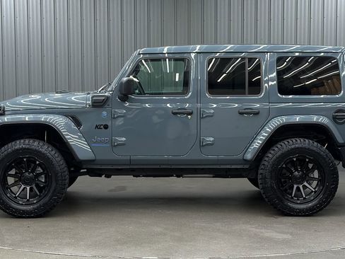 Used 2025 Jeep Wrangler Unlimited Sahara w/ Safety Group AWD/4WD image 2