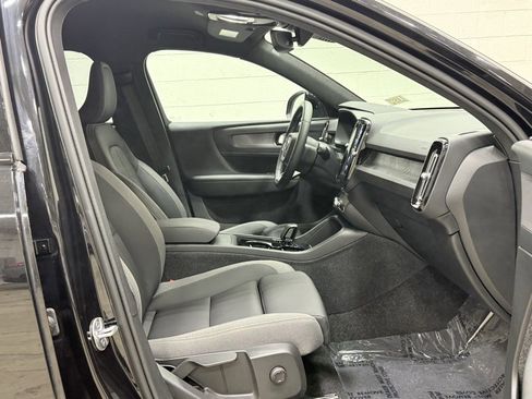 Used 2024 Volvo XC40 Recharge Core w/ Protection Package Premier image 32