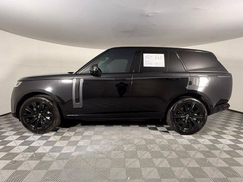 Used 2025 Land Rover Range Rover SE AWD/4WD image 3