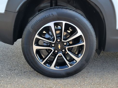 Used 2025 Chevrolet TrailBlazer LT w/ Convenience Package FWD image 5