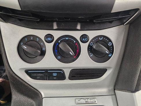 Used 2013 Ford Focus SE FWD image 17