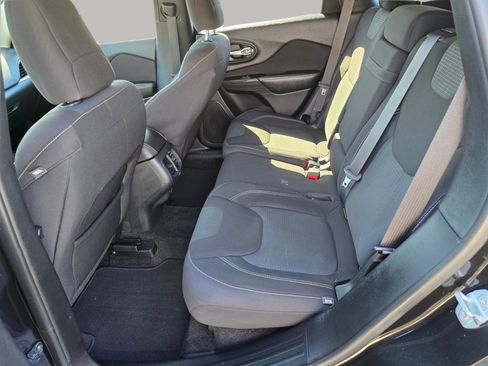 Used 2016 Jeep Cherokee Latitude FWD image 23