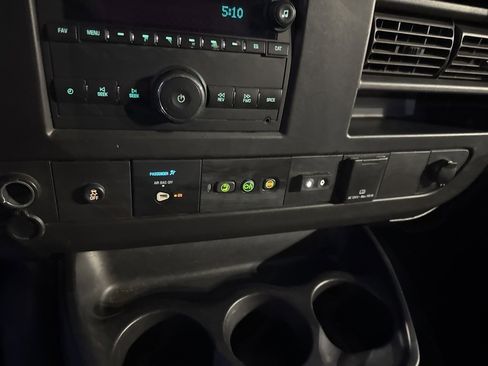 Used 2018 Chevrolet Express 2500 Extended image 12