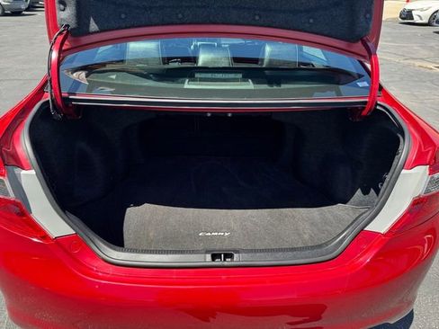 Used 2014 Toyota Camry SE w/ Moonroof Package FWD image 19
