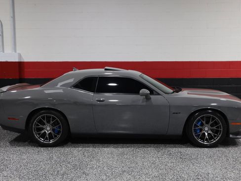 Used 2017 Dodge Challenger SRT image 7