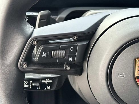 Used 2025 Porsche 911 Carrera image 24