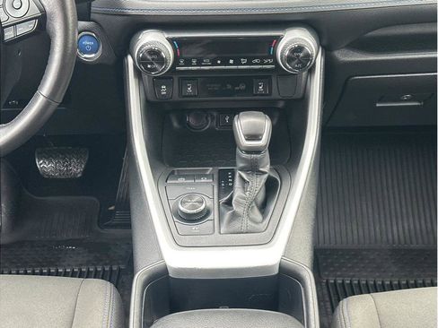 Used 2022 Toyota RAV4 SE image 17