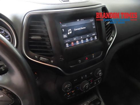 Used 2021 Jeep Cherokee Latitude Plus FWD image 16