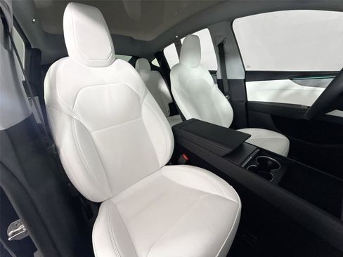 Used 2026 Tesla Model Y Long Range image 47