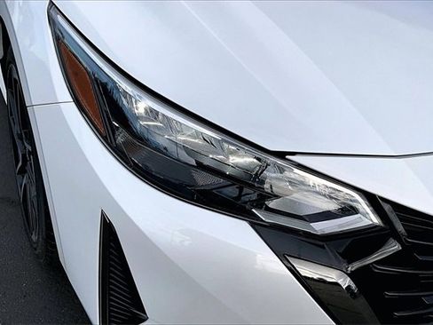 Certified 2024 Nissan Sentra SR image 30