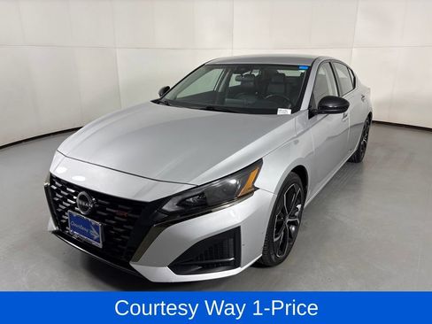 Used 2024 Nissan Altima 2.5 SR FWD image 5