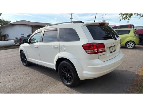Used 2020 Dodge Journey SE w/ Blacktop Package FWD image 4