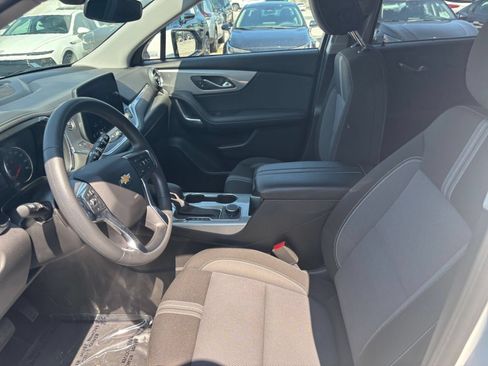 Used 2025 Chevrolet Blazer LT FWD image 18