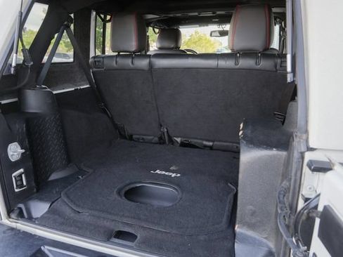 Used 2016 Jeep Wrangler Unlimited Rubicon w/ Connectivity Group AWD/4WD image 38