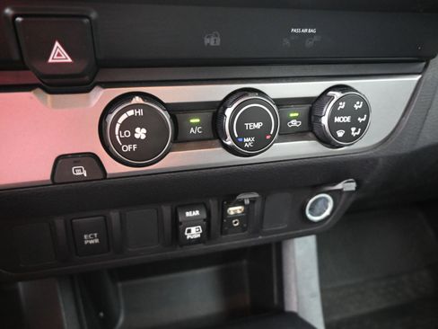 Used 2019 Toyota Tacoma SR5 image 30