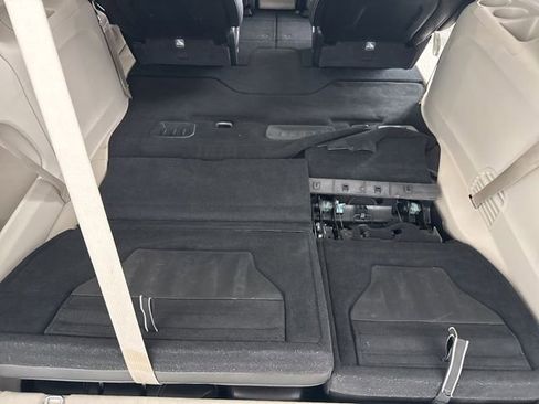 Used 2023 Chrysler Pacifica Touring-L FWD image 20