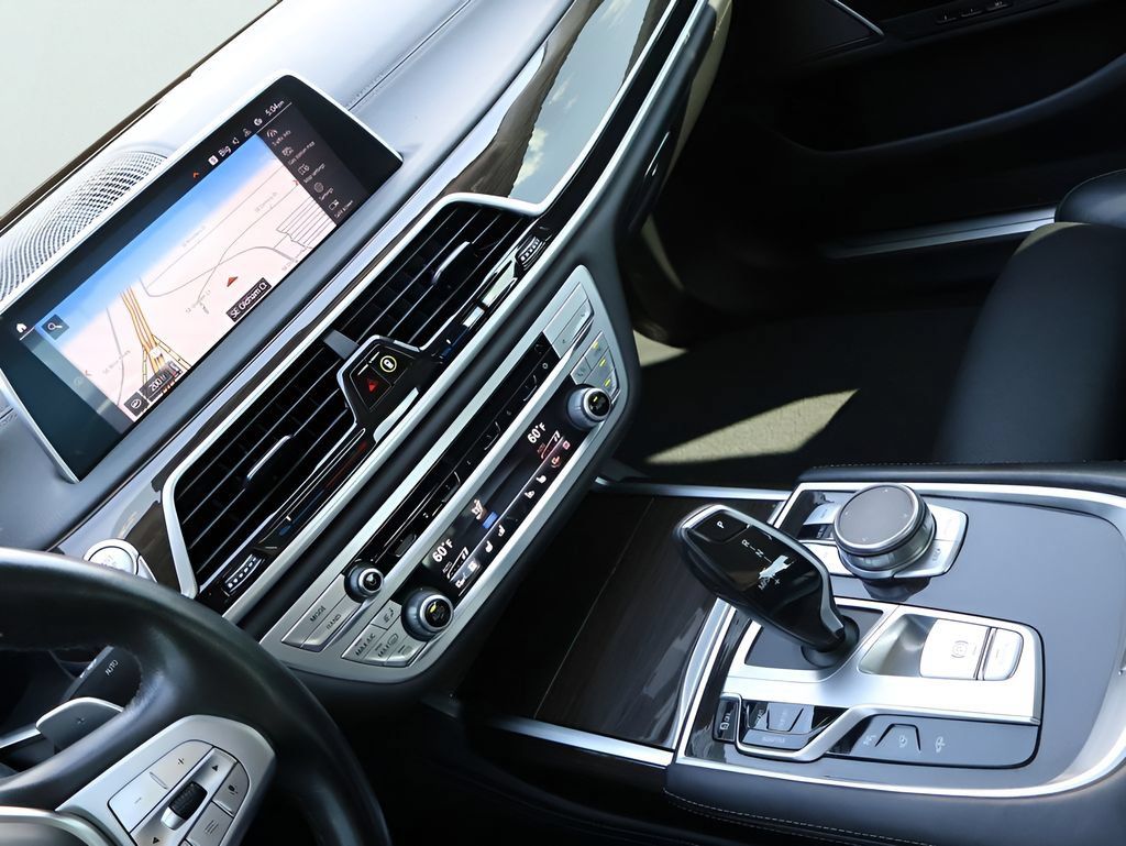 Used 2022 BMW 740i xDrive w/ Premium Package AWD/4WD image 21