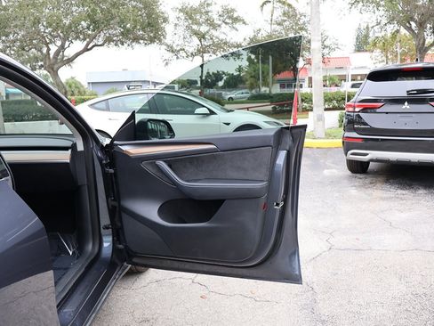 Used 2023 Tesla Model Y Long Range image 25