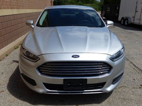 Used 2016 Ford Fusion SE FWD image 5