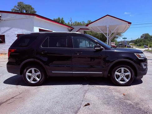 Used 2017 Ford Explorer XLT w/ Equipment Group 202A AWD/4WD image 5