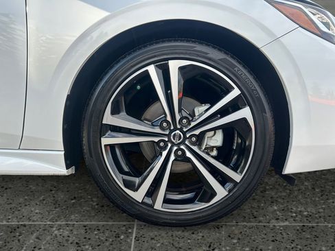 Used 2023 Nissan Sentra SR w/ SR Premium Package image 9