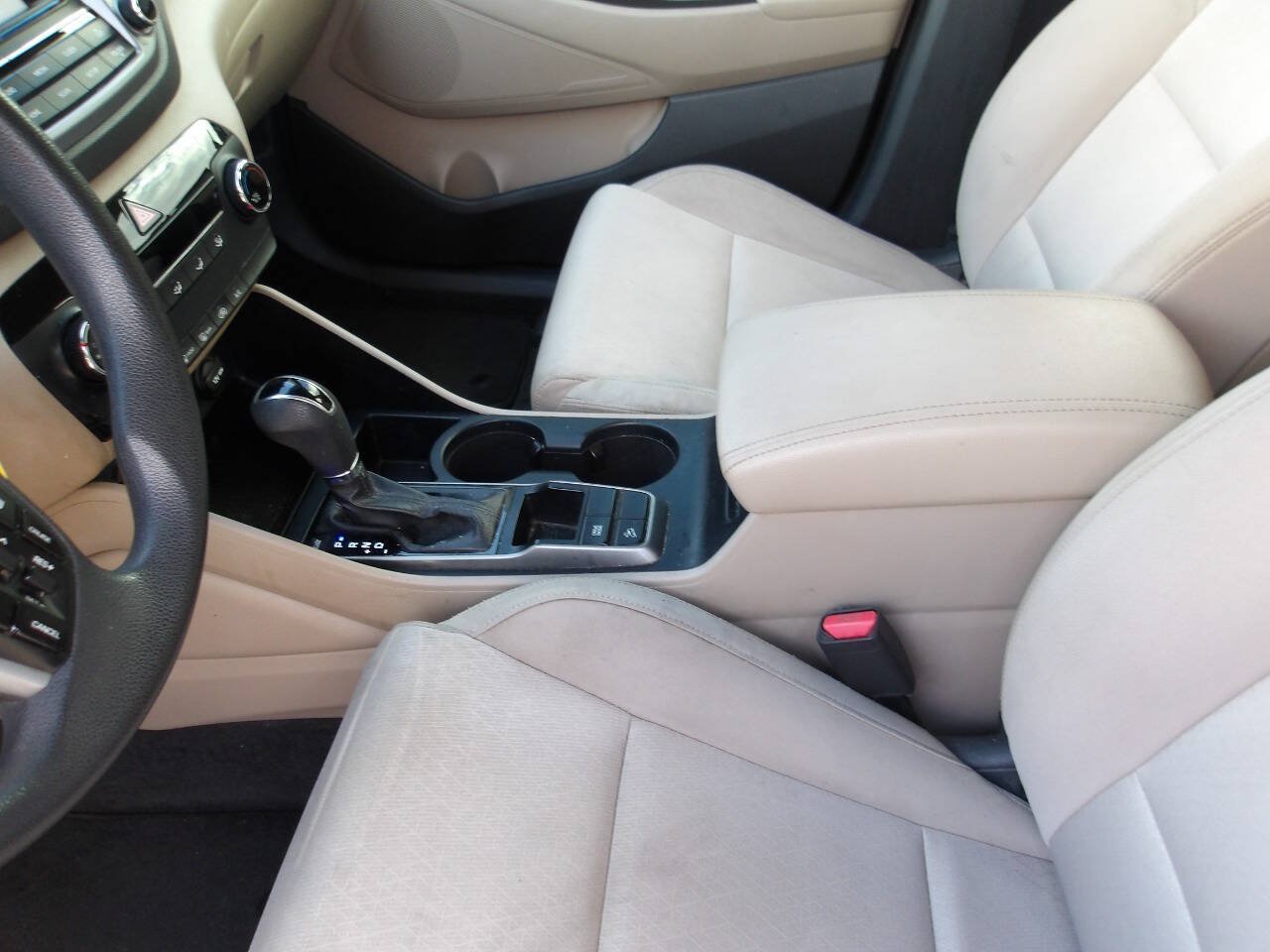 Used 2016 Hyundai Tucson SE w/ Option Group 02 FWD image 17