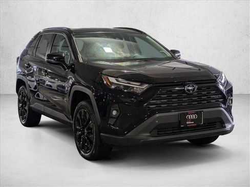 Used 2022 Toyota RAV4 XLE Premium image 3