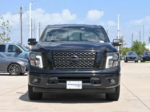 Used 2019 Nissan Titan SV w/ SV Convenience Package RWD image 3