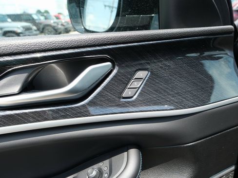 Used 2024 Jeep Grand Cherokee Trailhawk w/ Luxury Tech Group III image 31