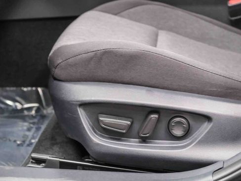 Used 2025 Toyota Camry LE w/ Convenience Package image 20