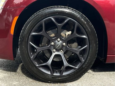 Used 2019 Chrysler 300 Touring w/ Sport Appearance Package RWD image 10