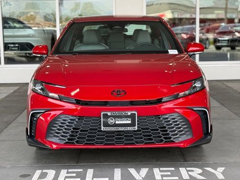 Used 2026 Toyota Camry SE FWD image 5
