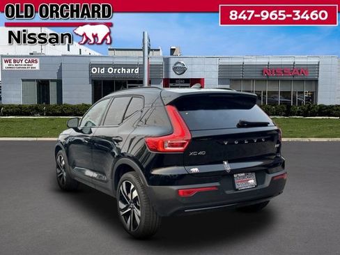 Used 2025 Volvo XC40 B5 Plus AWD/4WD image 8