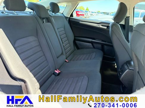 Used 2019 Ford Fusion SE FWD image 15