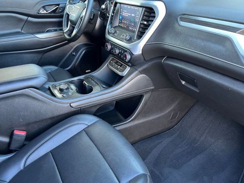 Used 2023 GMC Acadia SLT image 14