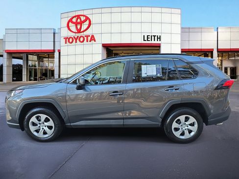 Used 2021 Toyota RAV4 LE image 8
