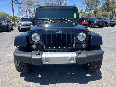 Used 2015 Jeep Wrangler Unlimited Sahara w/ Connectivity Group AWD/4WD image 12