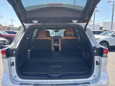 Used 2023 Toyota Highlander Platinum AWD/4WD image 18