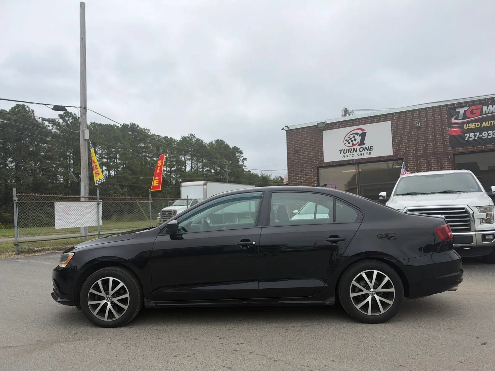 Used 2016 Volkswagen Jetta SE FWD image 2