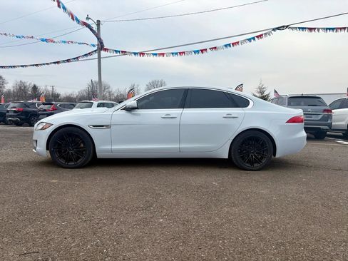 Used 2016 Jaguar XF Premium image 2