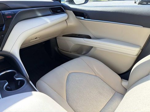 Used 2021 Toyota Camry LE image 19